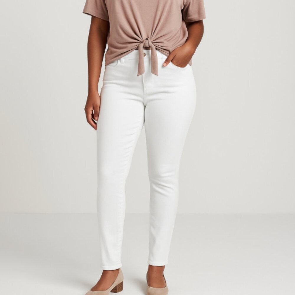 Signature Studio Women’s Bright White Skinny Jeans, size 12
